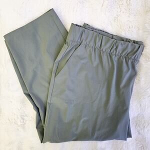 T By Talbots Crop Pants XL Sage Green Lightweight 4 Way Stretch Pockets Capris